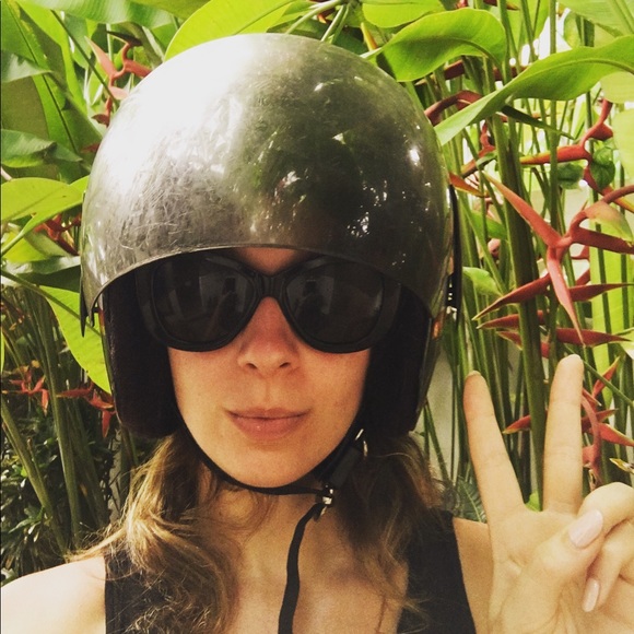 Meet your Posher, Britney - Picture 1 of 1